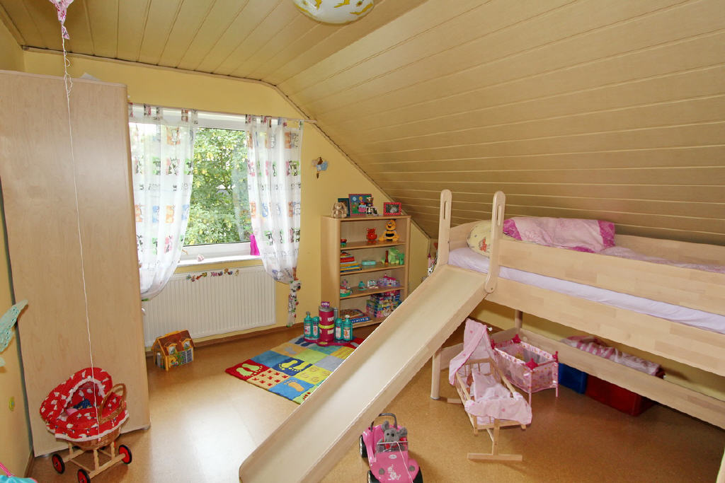 große, helle Kinder- und Schlafzimmer